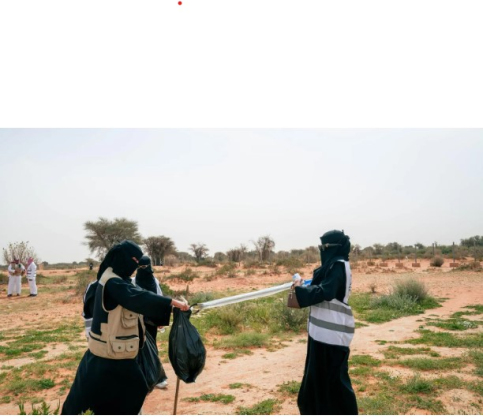 أكثر من 70 متطوعًا يشاركون في حملة للإصحاح البيئي بروضة خريم