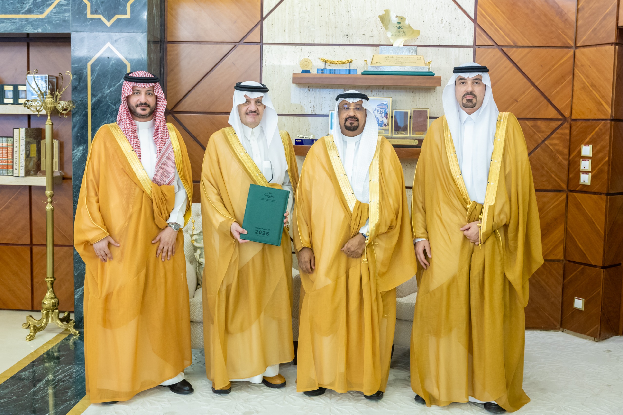 أمير المنطقة الشرقية يستقبل الرئيس التنفيذي لهيئة تطوير محمية الإمام عبدالعزيز بن محمد الملكية