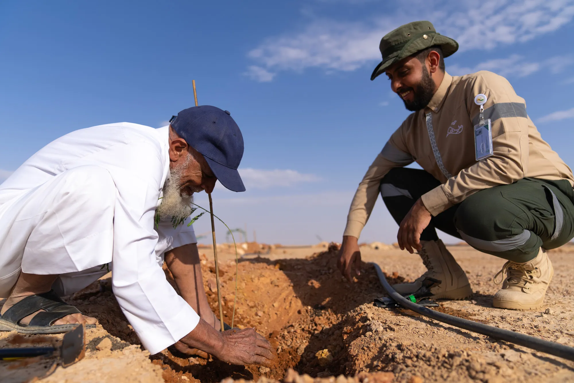 نشارك المجتمع 